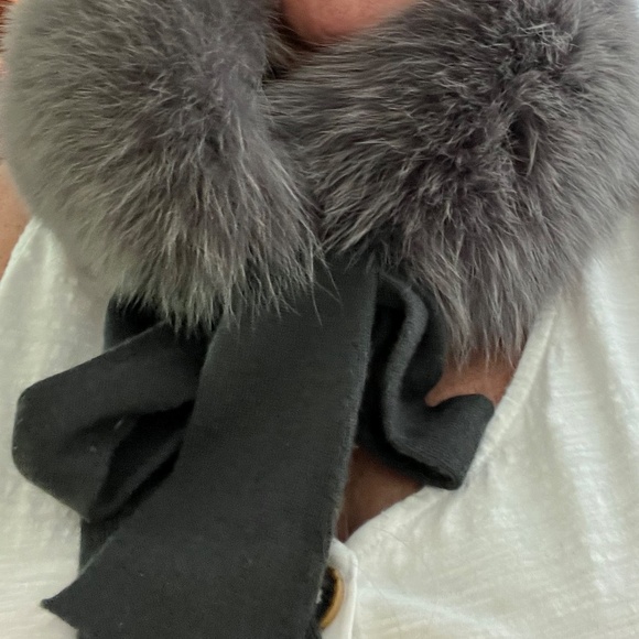 RARE Giorgio Armani Fur Neck Collar Wrap - Picture 9 of 10
